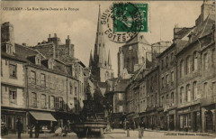 Carte postale ancienne Guingamp La Rue Notre-DAme et la Pompe
                                                                     à Guingamp
                                