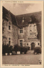 Carte postale ancienne Plestin-les-Greves Le Chateau du Leslarc'h - Cour Interieure
																	 à Plestin-les-Grèves
								