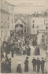 Carte postale, Place Emile-Henry et entrée rue du Faubourg d'Ambrail