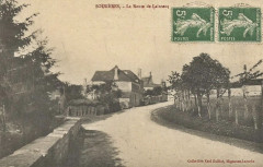 Carte postale ancienne - Route de Lainsecq à Sougères-en-Puisaye