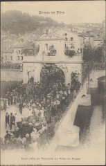 Carte postale, Sous l'Arc de Triomphe du Pont de Pierre