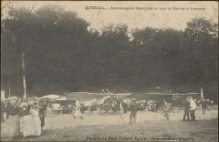 Carte postale, Epinal, Aterrissage de Monoplans au coin du Bois de la Louvroie