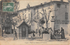 Cuges Place Du Chateau Et Fontaine