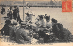 Le Treport Sur La Plage Un Repas De Famille -
													76 Seine Maritime
												