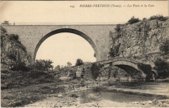 Pierre-Perthuis Les Ponts et la Cure à Pierre-Perthuis