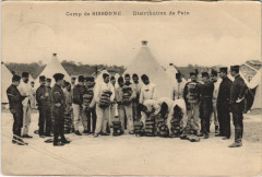 Camp de Sissonne Distribution de pain à Sissonne