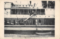 En Rade De La Pallice Rochelle Forcats Montant A Bord Du Martiniere Qui D