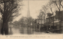 Inondations de Paris (Janvier 1910). - L'Avenue de Versailles à Paris 16e
