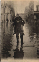 Inondation 1900 Paris Un Homme courageus France