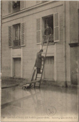 Carte postale ancienne Inondations de Paris (Janvier 1910) - Un Sauvetage Quai de Bill
                                                                     à Paris 16e
                                