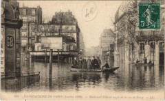 Carte postale ancienne Inondations de Paris (Janvier 1910) - Boulevard Diderot angle de la rue de Bercy
                                                                     à Paris 12e
                                