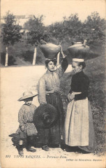 Types Basques Porteuses D'Eau