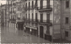 Inondations Paris ? une voiture sous l'eau