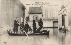 Carte postale ancienne Crue de la Seine - Rue Félicien David - Déménagement en bateau
                                                                     à Paris 16e
                                
