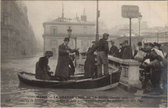 Inondations 1910 Paris Rue de Lille Ravitaillement