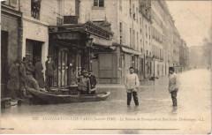 Inondations 1910 Paris Rue Saint-Dominique Bateau de passage