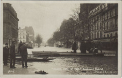 Carte postale ancienne Paris Inondé 1910 - Boulevard Diderot
                                                                     à Paris 12e
                                