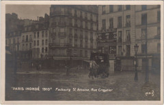 Carte postale ancienne Paris inondé 1910 6 Faubourg Saint-Antoine, Rue Crozatier
                                                                     à Paris 12e
                                