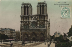 Paris 4e Parvis Notre-Dame à Paris 4e