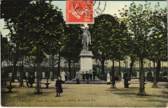 Place des Vosges - La Statue de Louis XV à Paris 3e