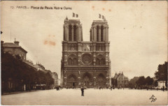 Carte postale ancienne Place du Parvis Notre-Dame
                                                                     à Paris 4e
                                