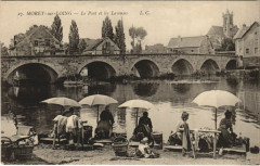 Moret-Sur-Loing le pont et les laveuses
