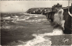 Arromanches Effet de Vagues et la Digue