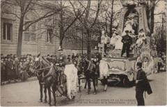 Paris Mi-Careme 1905 Char des Parfums de la Reine d'Italie