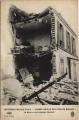 Carte postale ancienne Les Zeppelins Sur Paris La maison du brigadier Bidault
                                                                     à Paris
                                