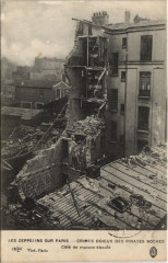 Carte postale ancienne Les Zeppelins Sur Paris Cote de maison eboule
                                                                     à Paris
                                