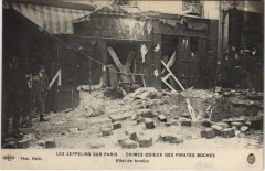 Carte postale ancienne Les Zeppelins Sur Paris Effet de bombe
                                                                     à Paris
                                