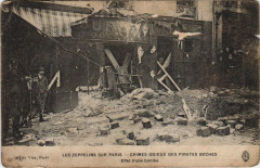 Carte postale ancienne Les Zeppelins Sur Paris Effet de bombe
                                                                     à Paris
                                