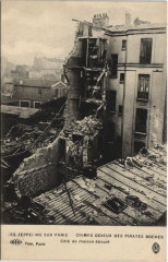 Carte postale ancienne Les Zeppelins Sur Paris Cote de maison eboule
                                                                     à Paris
                                