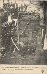 Carte postale ancienne Les Zeppelins Sur Paris Effondrement d'une marquise
                                                                     à Paris
                                