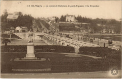 Tours La Statue de Rabelais à Tours