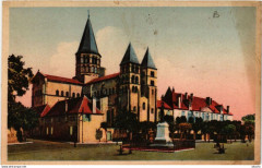 Paray-le-Monial Place Alsace-Lorraine et la Basilique du Sacre-Coe à Paray-le-Monial