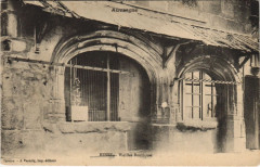 Besse-et-Saint-Anastasie Vieilles Boutiques