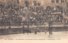 Nimes Les Arenes Un Jour De Course Espagnole