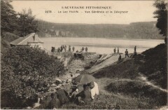 Le Lac Pavin - Vue Generale et le Deversoir