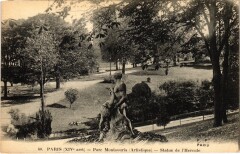 Parc Montsouris - Statue de l'Hercule à Paris 14e