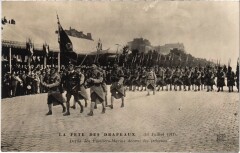 La Fête des Drapeaux (14 Juillet 1917) - Défilé des Fusiliers Marins devant les tribunes à Paris 12e