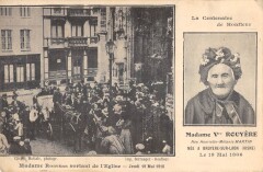 Honfleur La Centenaire Madame Rouyere Sortant De L'Eglise 1910 à Honfleur