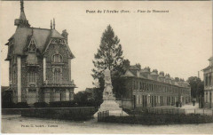 Pont-de-l'Arche Place du Monument