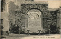 Menilles Le Monument