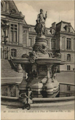 Evreux La Fontaine de la Place de l'Hotel-de-Ville