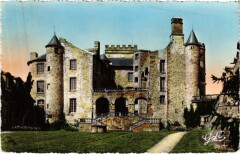 Chatel-Guyon Cour et Facade Sud du Chateau de Chazeron