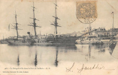 Le Paquebot Bougainville Dans Le Port De Saint Malo à Saint-Malo