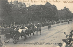 Carte postale ancienne Avenue du Bois-de-Boulogne - Retour du Président de la République, le jour du Grand Prix.
                                                                     à Paris 16e
                                