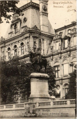 Paris 4e Hotel de Ville et Statue d'Etienne Marcel -
																					75004 Paris 4e
																			