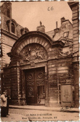 Paris 4e Rue Vieille du Temple. Porte de l'ancien Hotel -
																					75004 Paris 4e
																			